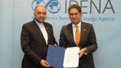 سفیر ایران در امارات استوارنامه خود را به مدیرکل «آیرنا» تسلیم کرد سفیر ایران در امارات استوارنامه خود را به مدیرکل «آیرنا» تسلیم کرد