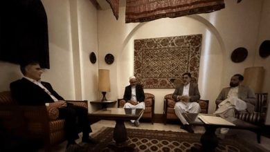 عکس جنجالی رئیس بانک مرکزی ایران با صرافان افغانستانی | ماجرا چه بود؟